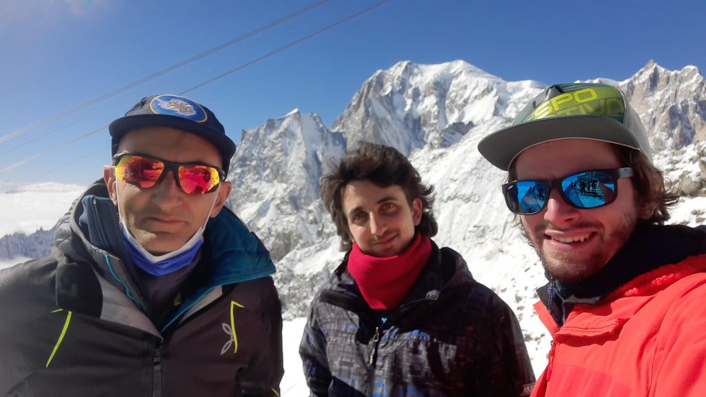 Snowpack sampling at the Col du Geant